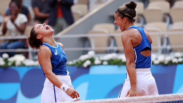 PARIS, FRANCE - AUGUST 04: Sara Errani and Jasmine Paolini of Team Italy celebrate match point during the Women's Doubles Gold medal match against Mirra Andreeva and Diana Shnaider of Team Individual Neutral Athletes on day nine of the Olympic Games Paris 2024 at Roland Garros on August 04, 2024 in Paris, France. (Photo by Clive Brunskill/Getty Images)