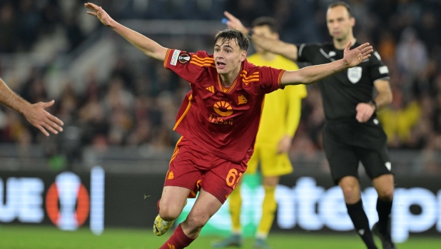 Foto Alfredo Falcone/LaPresse 14 Dicembre 2023 - Roma, Italia - sport, calcio - Roma vs Sheriff Tiraspol - Uefa Europa League 2023-2024 Girone G - Stadio Olimpico di Roma. Nella foto: esultanza Niccolo' Pisilli (61 AS Roma)  Foto Alfredo Falcone/LaPresse December 14, 2023 Rome, Italy - sport, soccer - Roma vs Sheriff Tiraspol - Uefa Europe League 2023-2024 Group G - Olimpic Stadium ?n Rome. In the pic: Niccolo' Pisilli (61 AS Roma) celebrates