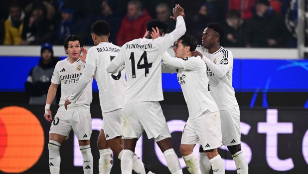 Blancos ahead after 10' with Mbappé (then out due to injury at 35'), in the 1st half recovery time the equaliser by Cdk from a penalty. One-two by Vinicius and Bellingham between 56' and 59