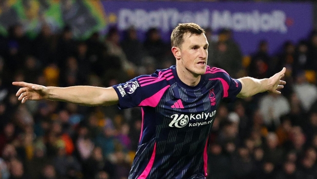 WOLVERHAMPTON, ENGLAND - JANUARY 06: Chris Wood of Nottingham Forest celebrates scoring his team's second goal during the Premier League match between Wolverhampton Wanderers FC and Nottingham Forest FC at Molineux on January 06, 2025 in Wolverhampton, England. (Photo by David Rogers/Getty Images)