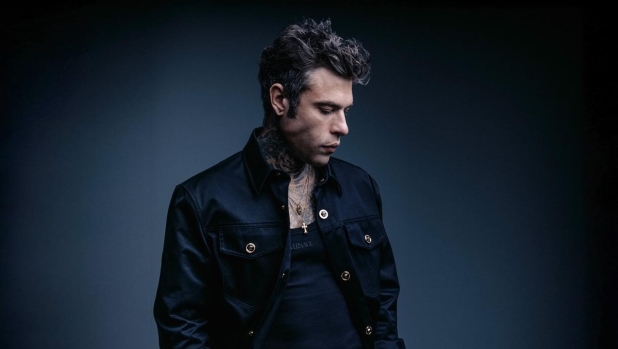 Fedez ricoverato al Fatebenefratelli di Milano: il rapper portato in ospedale in ambulanza