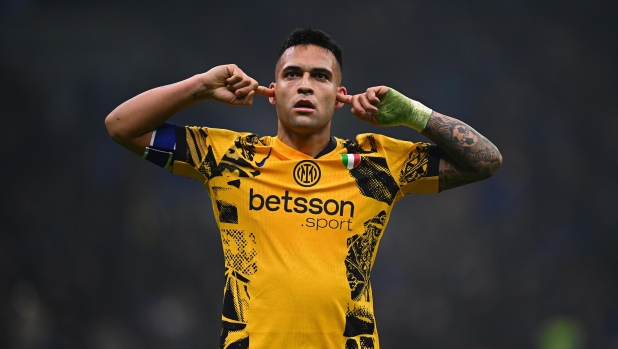 MILAN, ITALY - FEBRUARY 22: Lautaro Martinez of FC Internazionale celebrates after scoring their team's first goal during the Serie match between Inter and Genoa at Stadio Giuseppe Meazza on February 22, 2025 in Milan, Italy. (Photo by Mattia Ozbot - Inter/Inter via Getty Images)