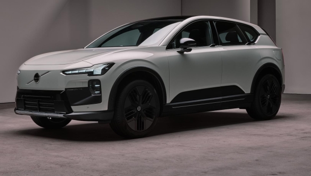 Volvo EX60, debutta il nuovo Suv elettrico da 810 km di autonomia