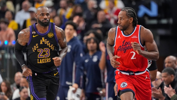 Ai Clippers il derby di Los Angeles. Warriors, ancora guai: Green espulso, e si fa male pure Kuminga