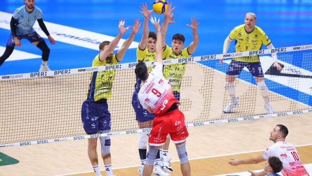 Superlega, Buchegger show: Modena al tie break aggancia Piacenza