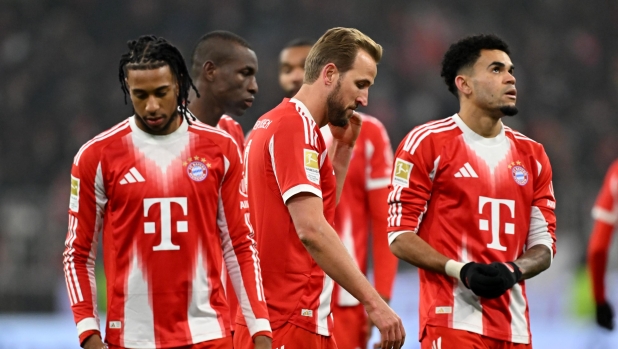 Bundesliga: l'Augsburg ferma la striscia vincente del Bayern e provoca Kane sui social