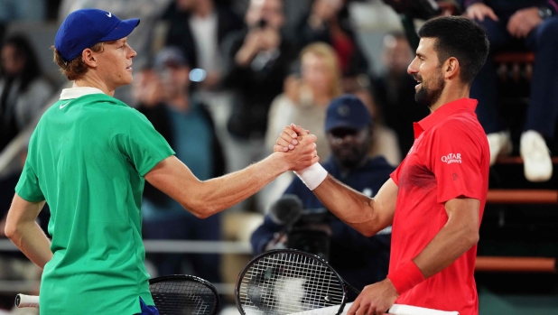 Sinner-Djokovic in semifinale a Melbourne: diretta in chiaro su Nove