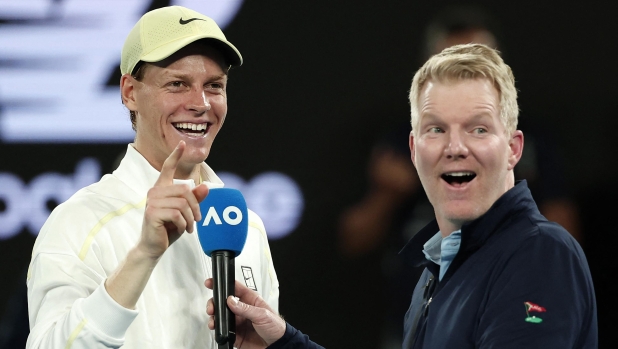 Courier: Sinner quasi perfetto, ma Alcaraz lo contrasta. Musetti col rovescio può far la