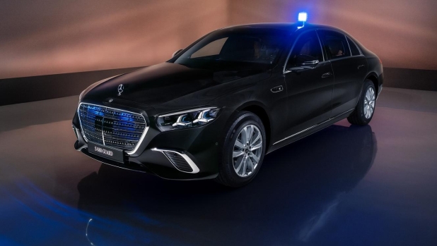 Mercedes-Benz Classe S: la Stella ammiraglia illuminata dal restyling