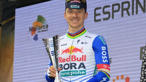 Evenepoel, messaggio a Pogacar: 49 km di fuga solitaria a Maiorca. "Vincere così dà morale"