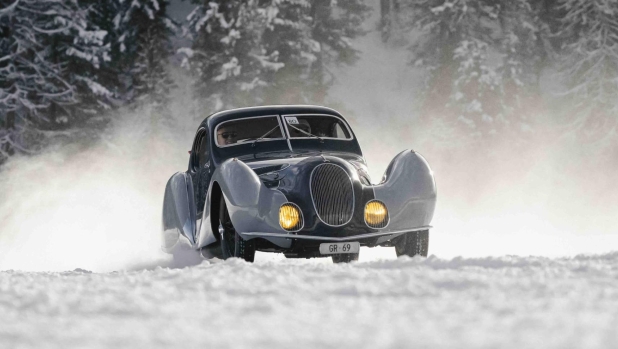 Una Talbot-Lago del 1937 trionfa sul ghiaccio