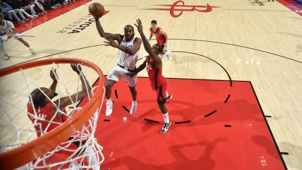 Kawhi sbanca Houston sulla sirena. Knicks a valanga: +49 a Phila. Thunder e Pistons travolgenti