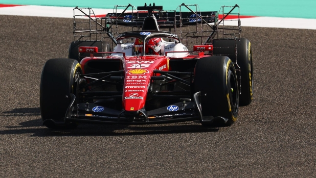 F1: Leclerc detta legge in Bahrain, Alonso insegue