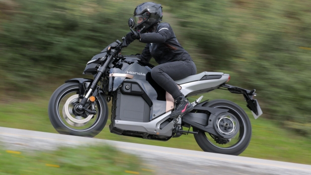 Honda Wn7, moto elettrica dal gusto classico