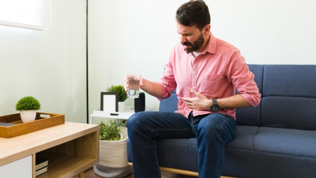Reflusso gastroesofageo: come e quanto bere senza stare male e il tipo di acqua più adatto