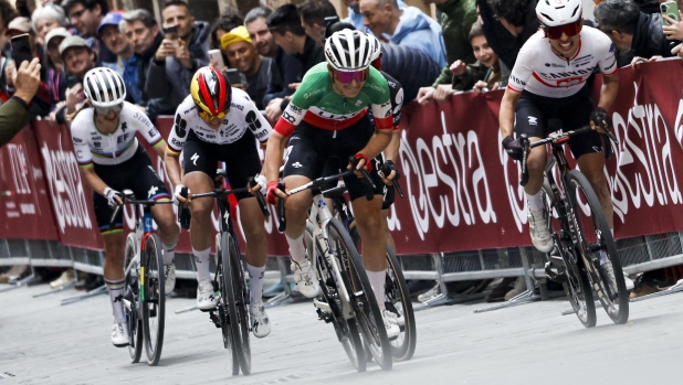 Longo Borghini per il tris al Trofeo Binda, la classica che insegna l'educazione stradale ai ragazzi