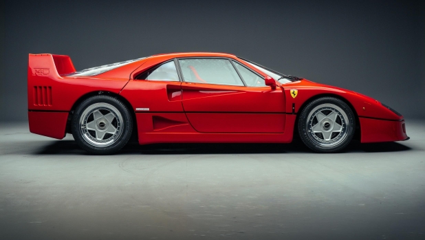 Dalla Testarossa della principessa Carolina alla Vespa Ferrari: asta record