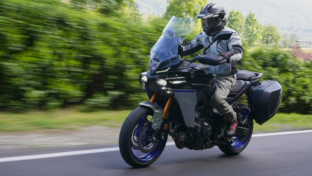Come va la Yamaha Tracer 9 GT+: sportiva quando serve, turistica sempre