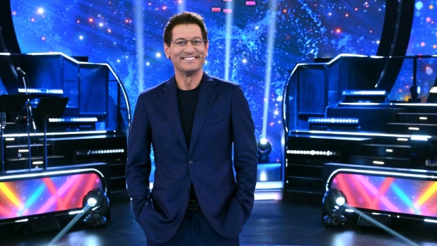 Sarabanda Celebrity in prima serata su Italia 1 con Enrico Papi: i vip del 4 giugno