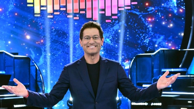 Sarabanda Celebrity su Italia 1 con Enrico Papi: i vip del 25 giugno