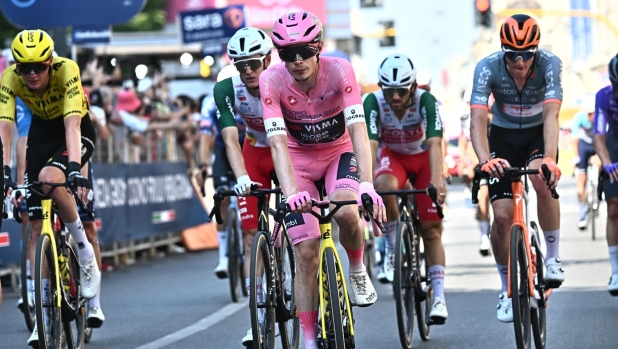 LIVE Giro, oggi la 16ª tappa: dalle 13.45 Bellinzona-Carì, arrivo in salita