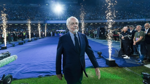 De Laurentiis e la lezione di Berlusconi: prima la società, poi l'allenatore