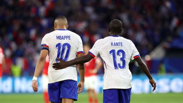 Gelo tra Mbappé e Kantè: il video che preoccupa la Francia in vista del Mondiale