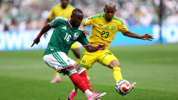 Messico-Sudafrica, le pagelle: Quinones il migliore (7,5). Sithole, che disastro (4)