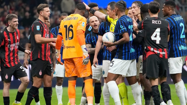 Milano ribaltata: la virtuosa Inter ha ceduto la "pazzia" al Milan