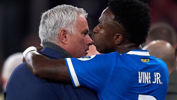 Mou protegge Vinicius: "Riceve un trattamento inaccettabile, se segna deve stare attento ad esultare"