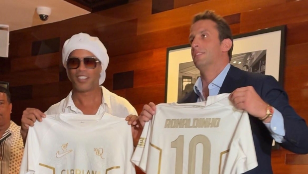 Ronaldinho: "Darò a Ravenna la felicità che il calcio mi ha regalato. In campo a 50 anni? Perché no"