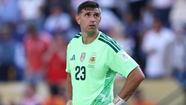 Dibu Martinez criptico dopo la finale persa: "Lasciare l'Argentina? Devo pensarci..."