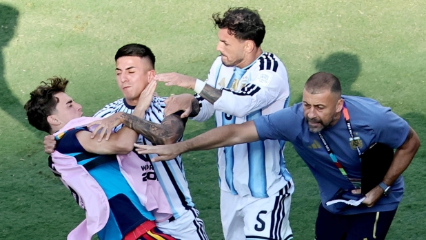 Argentina, stangatona per la rissa in finale Mondiale: 10 giornate a Paredes, 7 a Molina