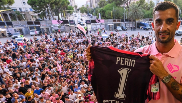 Perin:"Ho sempre visto il Palermo con un occhio diverso, spero di dare gioie ai tifosi rosanero"