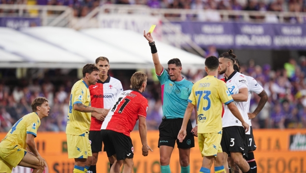 Le pagelle degli arbitri: Collu 5, manca un rigore a Firenze. Feliciani di polso all'Olimpico: 6,5