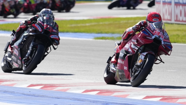 LIVE MotoGP Misano, che attesa per la sfida Bezzecchi-Marquez! Alle 14 il via