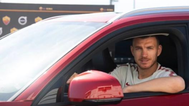 Mondiale 2026, riecco Dzeko. Le sue auto: da Porsche a Volvo