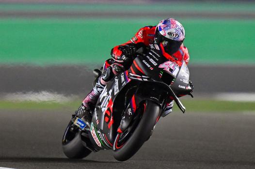 epa09801469 Spanish MotoGP rider Aleix Espargaro of the Aprilia Racing Team in action during the second free practice session of the Motorcycling Grand Prix of Qatar at the Losail International Circuit in Doha, Qatar, 04 March 2022. The 2022 MotoGP World Championship season's first race will be held at Losail International Circuit on 06 March.  EPA/NOUSHAD THEKKAYIL