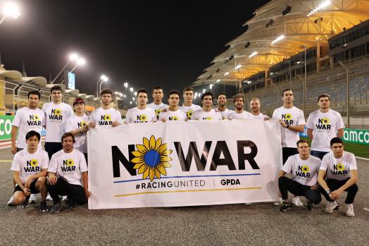 BAHRAIN, BAHRAIN - MARCH 09: F1 drivers pose with a banner promoting peace and sympathy with Ukraine prior to F1 Testing at Bahrain International Circuit on March 09, 2022 in Bahrain, Bahrain. (Photo by Mark Thompson/Getty Images)