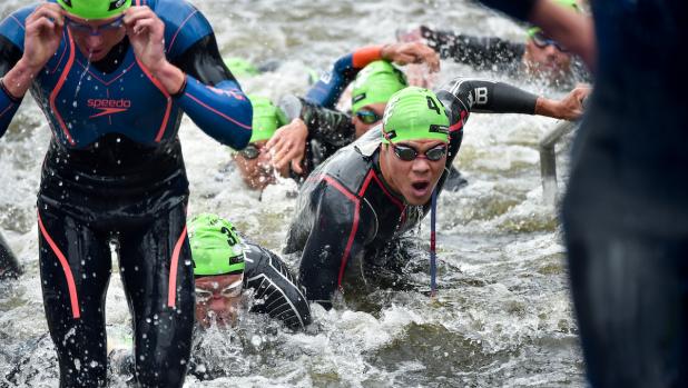 Triathlon nuoto in acque libere Hamburg Elite Men