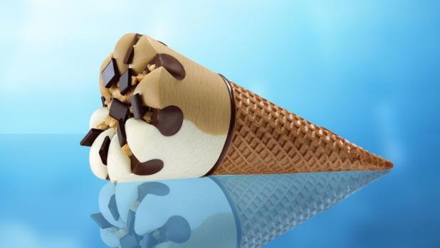 Non mangiare la punta di cioccolato del cono gelato