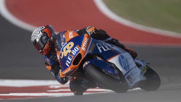 AUSTIN, TEXAS - APRIL 09: Aron Canet of Spain and Flexbox HP40 rounds the bend the Moto2 qualifying practice during the MotoGP Of The Americas - Qualifying on April 09, 2022 in Austin, Texas.   Mirco Lazzari gp/Getty Images/AFP == FOR NEWSPAPERS, INTERNET, TELCOS & TELEVISION USE ONLY ==