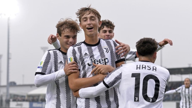 Dean Huijsen, 17 anni, in un'esultanza in Primavera. Getty