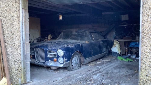 La Facel Vega HK500 ritrovata in un garage abbandonato