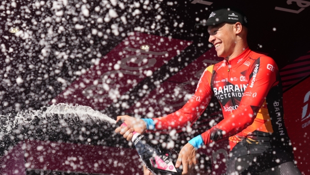 Foto Gian Mattia D'Alberto / LaPresse 07 Maggio 2023 - Teramo, Italia - Sport - Ciclismo - Giro d?Italia 2023 - Edizione 106 - Tappa 2 - Teramo - San Salvo Nella foto:  MILAN Jonathan (ITA) BAHRAIN VICTORIOUS, vincitore della 2a Tappa  May 07, 2023 Teramo, Italy - Sport - Cycling - Giro d?Italia 2023 - 106th Edition - Stage 2- Teramo - San Salvo In the pic:  MILAN Jonathan (ITA) BAHRAIN VICTORIOUS, the winner of second stage