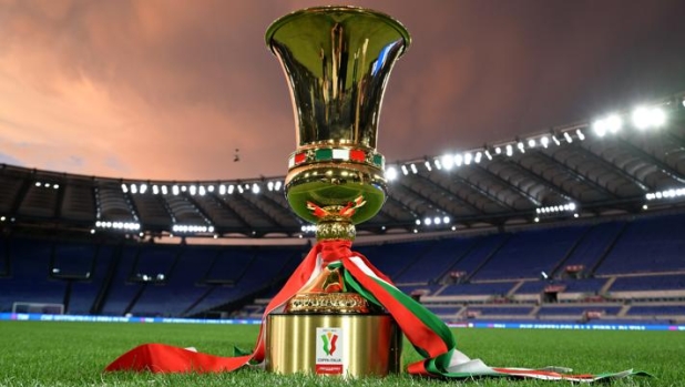 Il trofeo della Coppa Italia allo stadio Olimpico. LaPresse