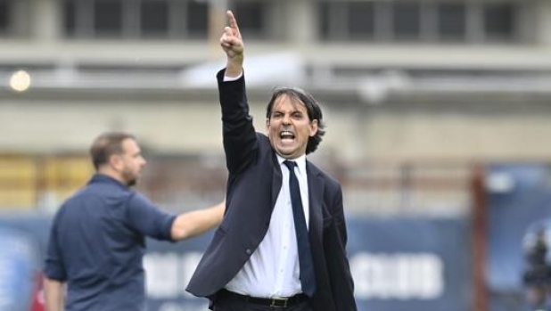 Simone Inzaghi, tecnico dell’Inter, dà indicazioni a ai suoi ad Empoli