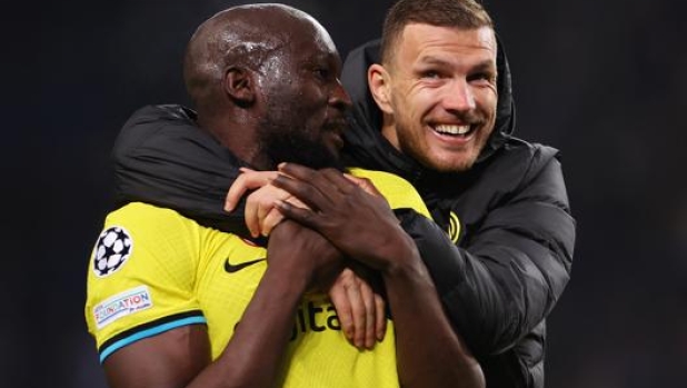 Romelu Lukaku, 30 anni, ed Edin Dzeko, 37. Getty Images