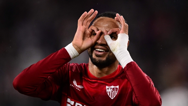 TOPSHOT - Sevilla's Moroccan forward Youssef En-Nesyri celebrates after opening the scoring during the UEFA Europa League semi-final first leg football match between Juventus and Sevilla on May 11, 2023 at the Juventus stadium in Turin. (Photo by Marco BERTORELLO / AFP)