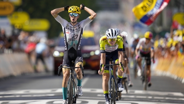 Spain's Pelle Bilbao crosses the finish line ahead of Germany's Georg Zimmermann, right, to win the tenth stage of the Tour de France cycling race over 167 kilometers (104 miles) with start in Vulcania and finish in Issoire, France, Tuesday, July 11, 2023. (AP Photo/Daniel Cole)